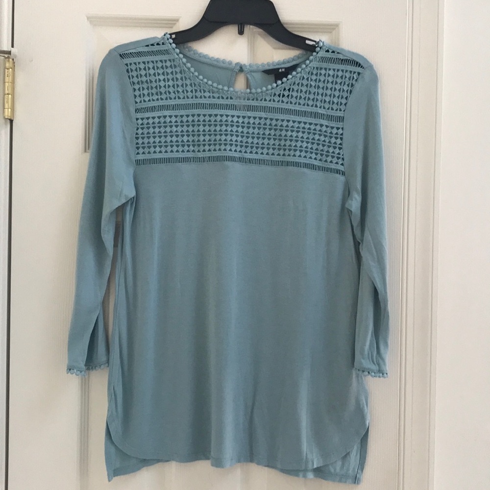 H&M size small blue 3/4 sleeve shirt